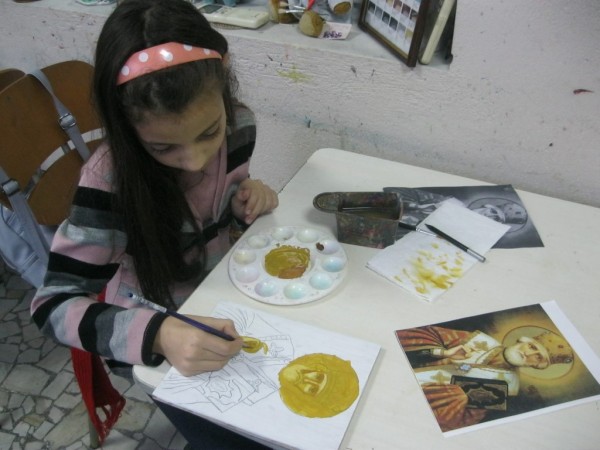 Малки зографи рисуват в коледното ателие на “Арт линия“