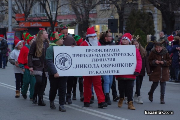 Запалване на коледните светлини