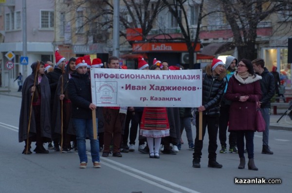 Запалване на коледните светлини