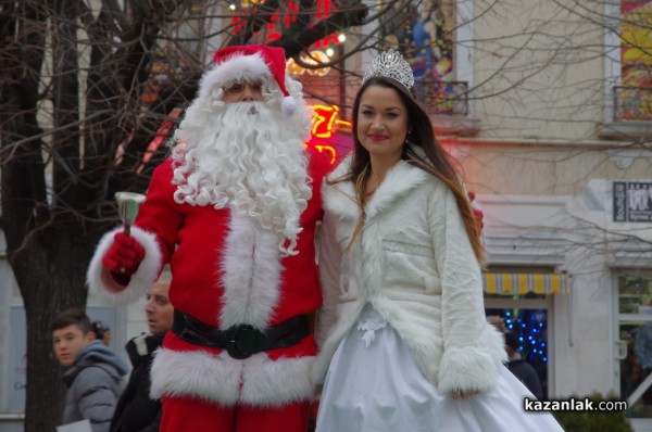 Запалване на коледните светлини