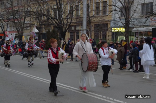 Запалване на коледните светлини