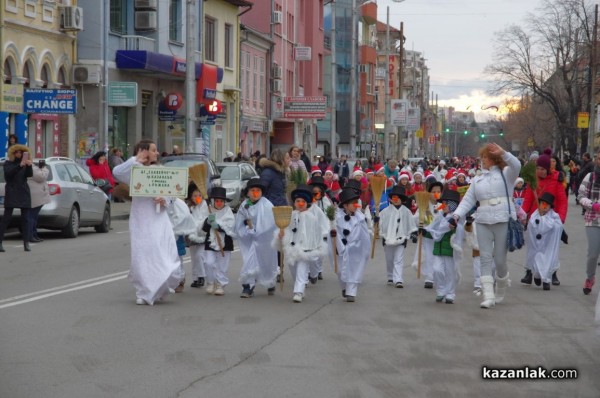 Запалване на коледните светлини