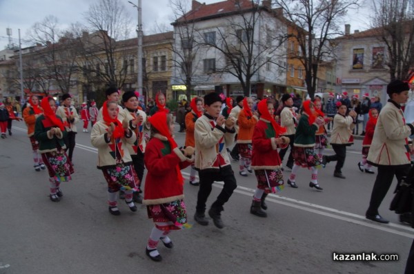 Запалване на коледните светлини