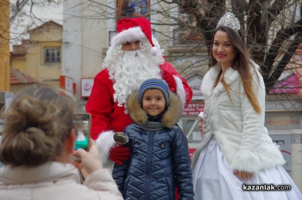 Запалване на коледните светлини