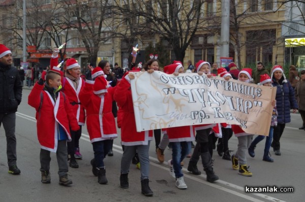 Запалване на коледните светлини