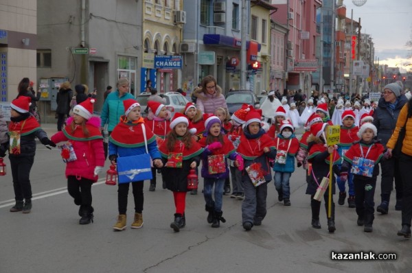 Запалване на коледните светлини