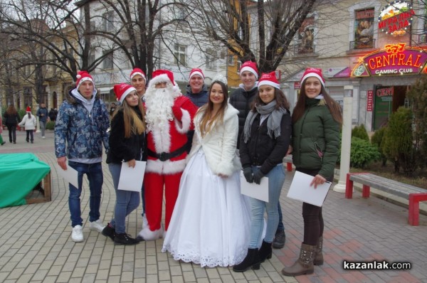 Запалване на коледните светлини