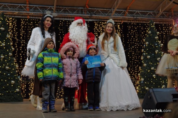 Запалване на коледните светлини