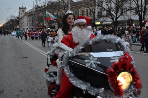 Казанлък заживя с празничния дух на Коледно-новогодишните празници