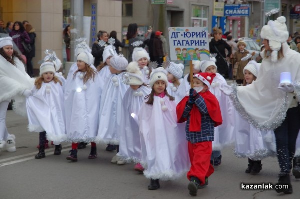 Запалване на коледните светлини