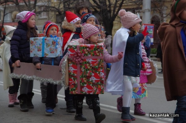 Запалване на коледните светлини