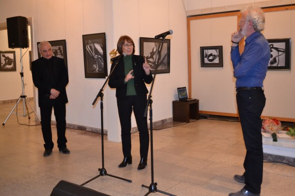 Изложбата „РазЛичен“ на Христо Генев посрещна първата си публика в Казанлък