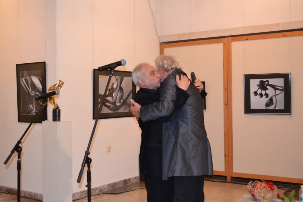 Изложбата „РазЛичен“ на Христо Генев посрещна първата си публика в Казанлък