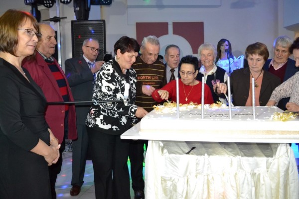 Над 60 „златни младоженци“ венча Кметът на Община Казанлък