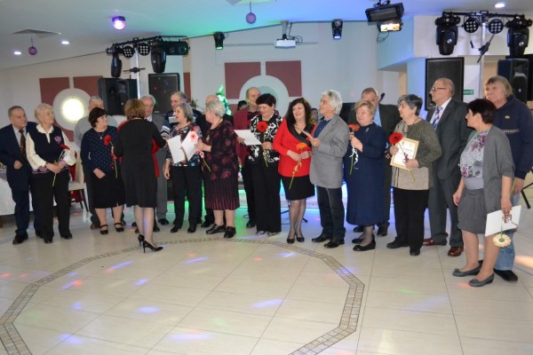 Над 60 „златни младоженци“ венча Кметът на Община Казанлък