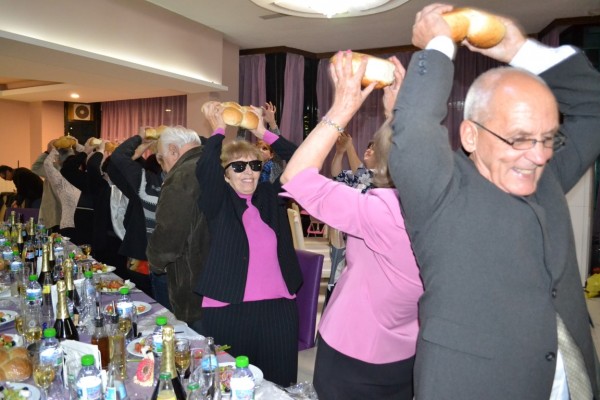 Над 60 „златни младоженци“ венча Кметът на Община Казанлък