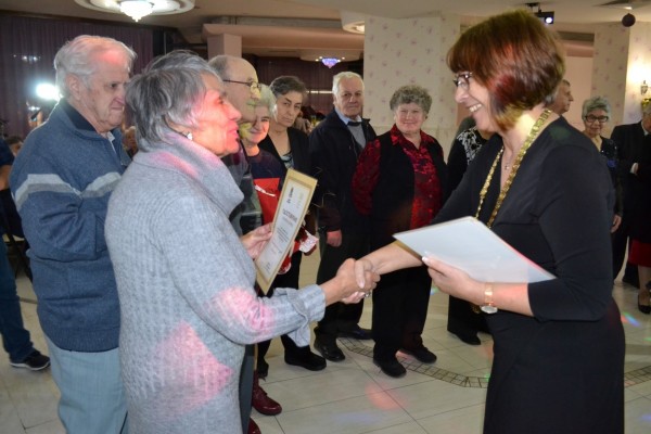 Над 60 „златни младоженци“ венча Кметът на Община Казанлък