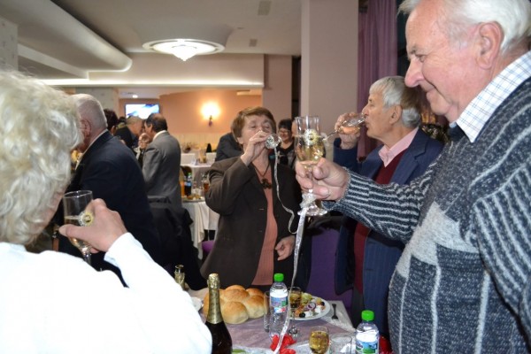 Над 60 „златни младоженци“ венча Кметът на Община Казанлък