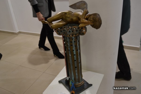 Шареният свят на СБХ в Казанлък изпълни залата на ул.“Искра“№4