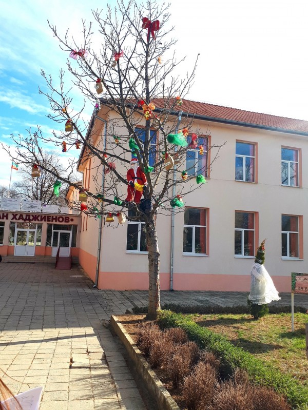 Община Казанлък отличи най-красивите есенни фотоси и коледни украси