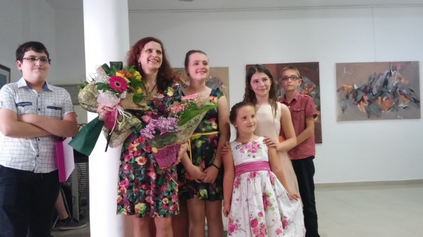 Школите по пиано и пеене в НЧ “Възродена Искра - 2000“ ще изнесат коледен концерт