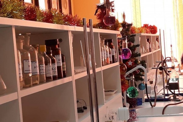 Откриха нов, модерен кабинет по природни науки в Механото