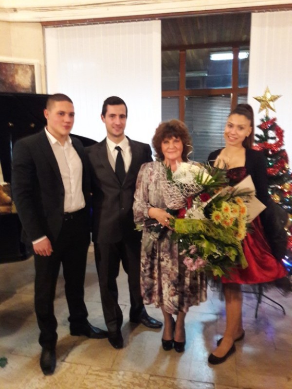 Юбилеен коледен концерт събра бивши и настоящи възпитаници на Елена Юлиянова