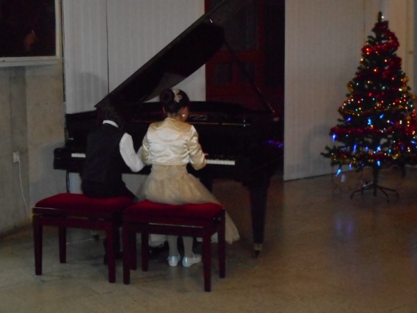 Юбилеен коледен концерт събра бивши и настоящи възпитаници на Елена Юлиянова