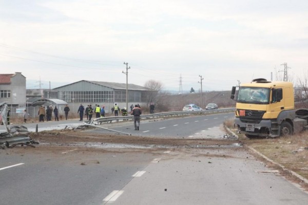 Цистерна с дизелово гориво се обърна на окловръстното в Казанлък