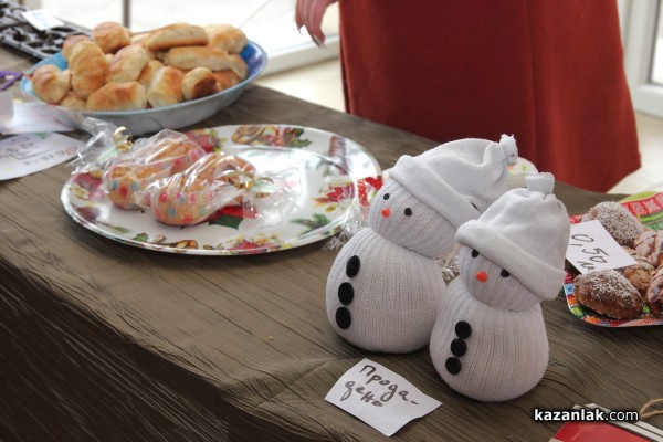 Учениците от СУ “Екзарх Антим I“ организираха благотворителен базар за Маги