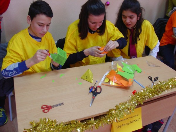 Коледно математическо състезание събра ученици в Механото