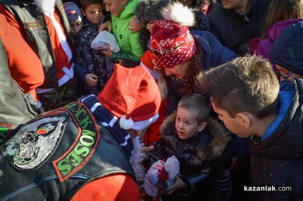 Мотористи в костюми на Дядо Коледа отново ще раздават подаръци на най-малките