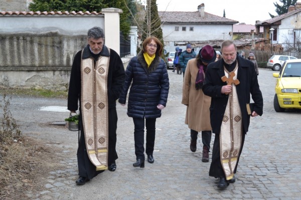 Казанлъчанинът Костадин Димитров грабна кръста в ледените води на Старата река