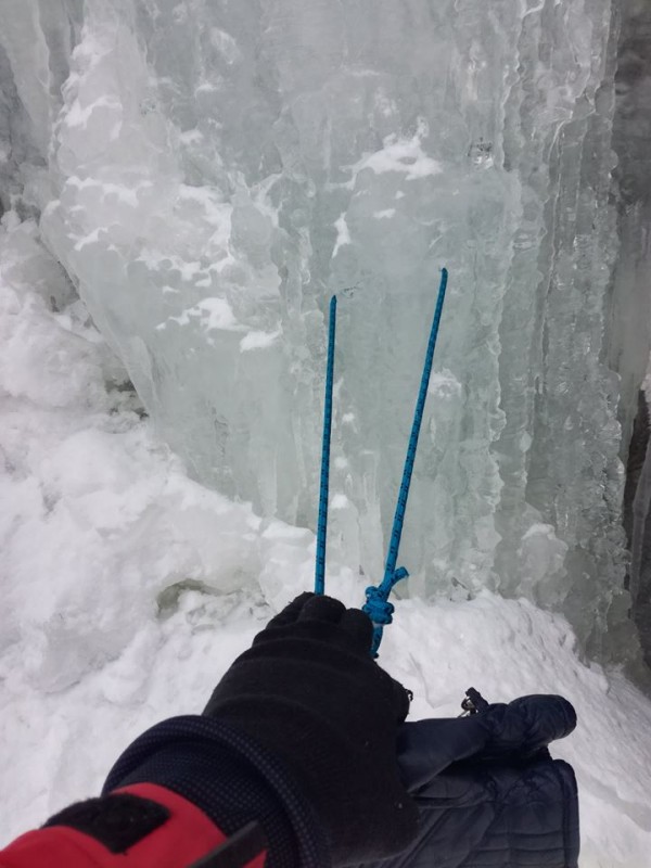 Алпинисти се катериха по замръзналия Боянски водопад