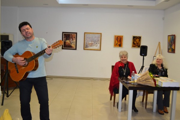 Казанлък вече има своя книга за сатиричния театър в града