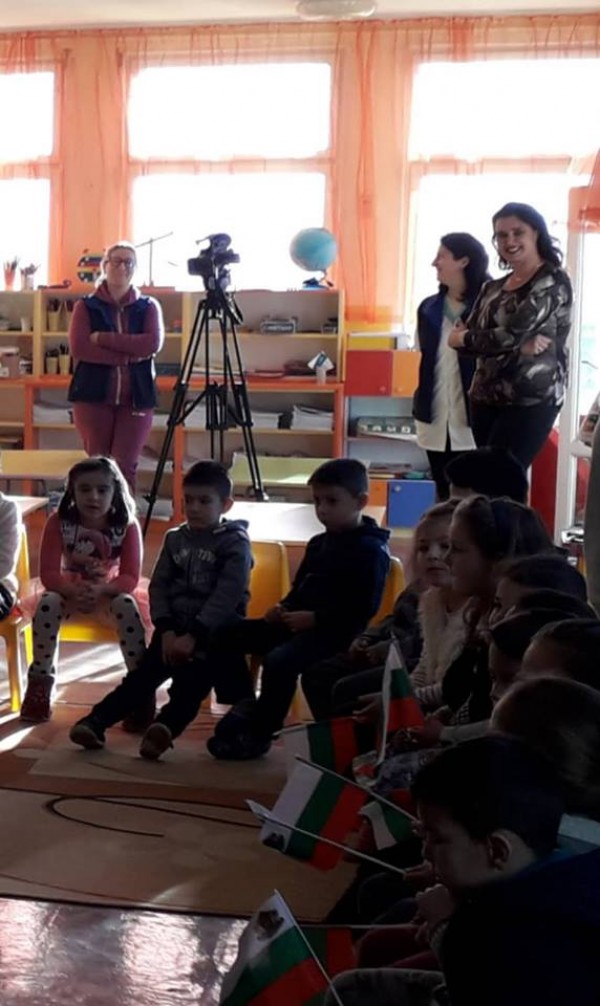 С урок по родолюбие започна отбелязването на 150-годишнината на енинското читалище