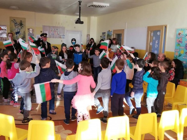 С урок по родолюбие започна отбелязването на 150-годишнината на енинското читалище