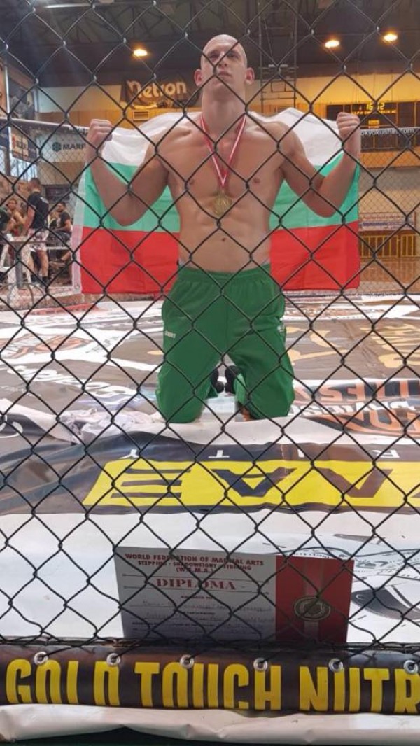 Балканският шампион по ММА Дориан Дерменджиев доброволец в читалище