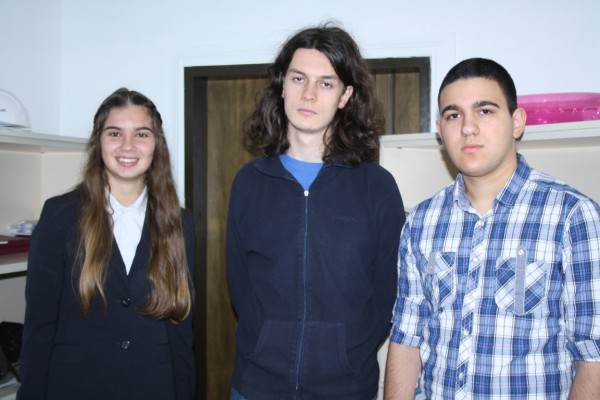 Казанлъшки ученици гостуваха в Областна администрация за 20 г. рожден ден