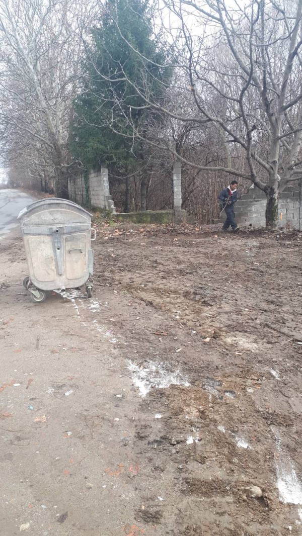 След сигнали в РепорТИ почистиха сметище в Казанлък и заравняват улица в Копринка