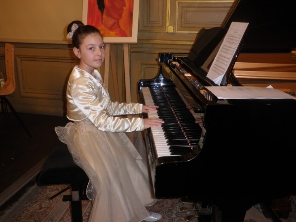 Дамян Стоев и Христина Харалампиева очароваха Париж с изпълненията си