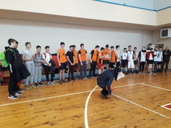 ПГ “Иван Хаджиенов“ и НУПИД “Акад. Дечко Узунов“ са първенците в баскетбола 8-10 клас