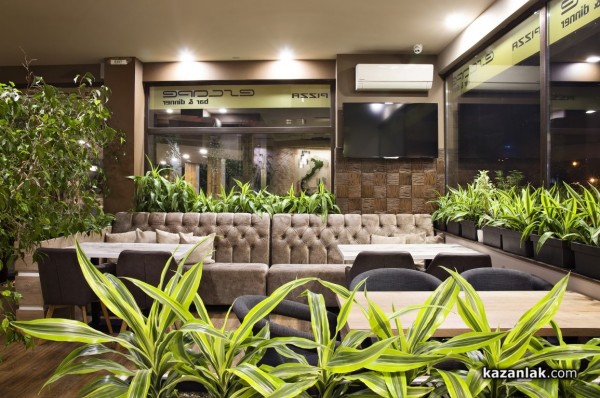 Bar & Dinner Escape отвори днес с освежен интериор