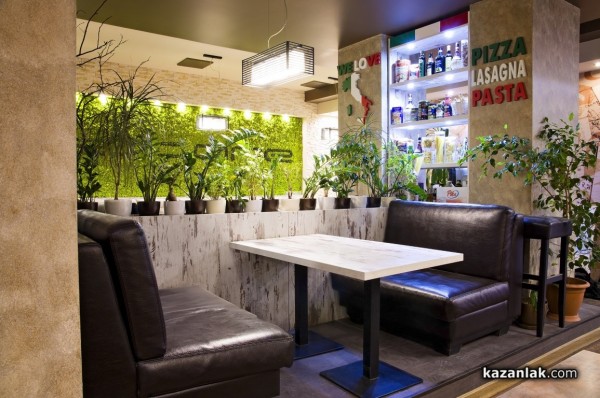 Bar & Dinner Escape отвори днес с освежен интериор