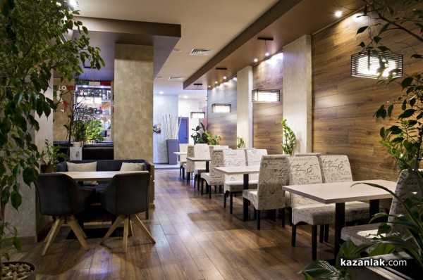 Bar & Dinner Escape отвори днес с освежен интериор