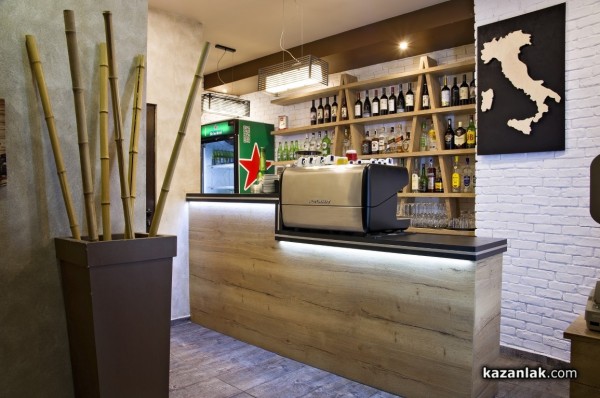 Bar & Dinner Escape отвори днес с освежен интериор