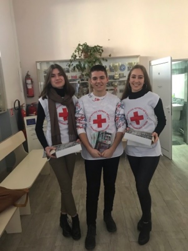 С украси, валентинки и антиспин кампания отбелязаха Св. Валентин в МГ-то