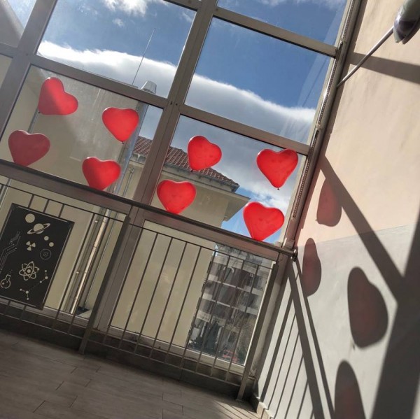 С украси, валентинки и антиспин кампания отбелязаха Св. Валентин в МГ-то