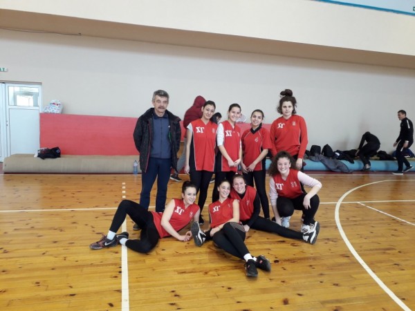 Девойките на ПГ “Иван Хаджиенов“ и юношите на ППМГ “Никола Обрешков“ - №1 в баскетбола на Казанлък