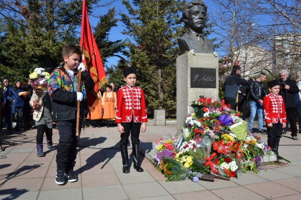 Казанлък се поклони пред паметта на Апостола на Свободата